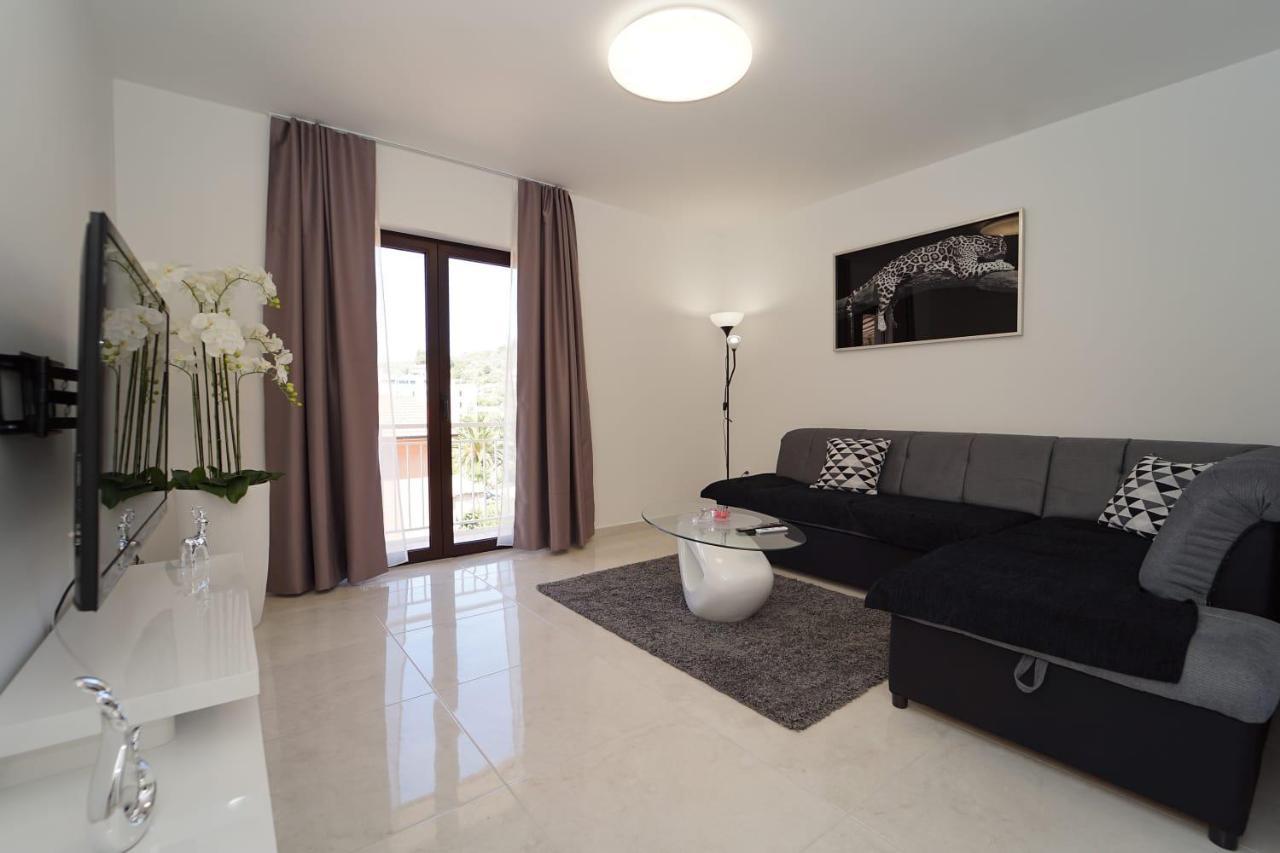Apartman Tessa Vela Luka Exterior photo